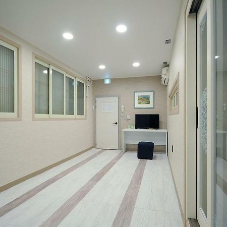 Family Hotel Bnb Пусан Экстерьер фото